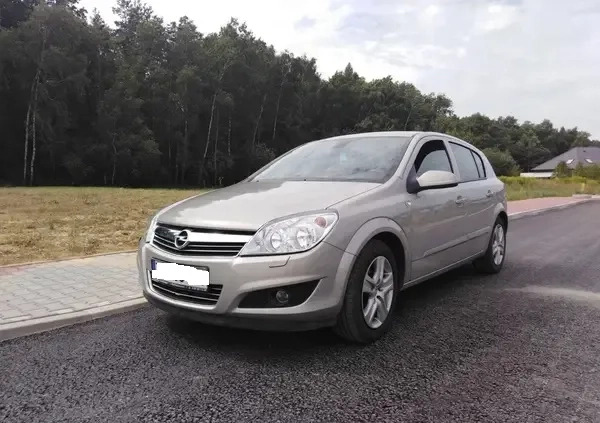 Opel Astra cena 13750 przebieg: 318700, rok produkcji 2009 z Kielce małe 277